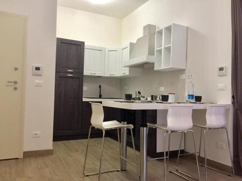 A kitchen or kitchenette at Residenza Sant'Orsola Azzurra Mazzini