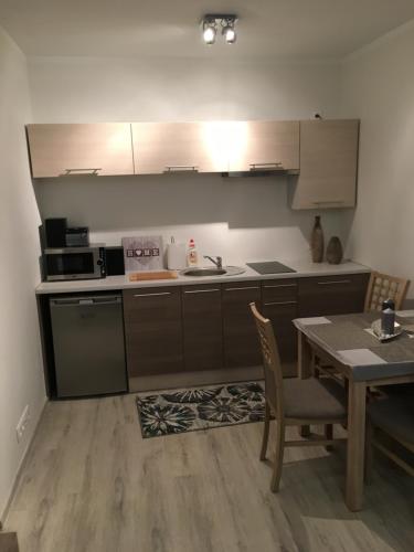 Кухня або міні-кухня у Apartament JULIA