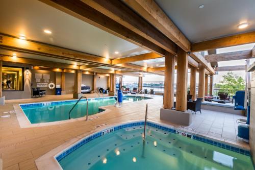 a pool in a hotel with an indoor swimming pool at The Lodge at Columbia Point in Richland