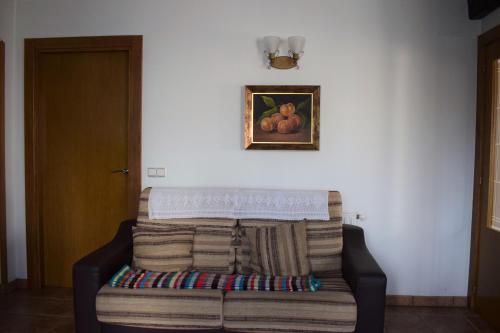 a couch with a blanket on it in a room at Casa Artegia in Mezkiriz