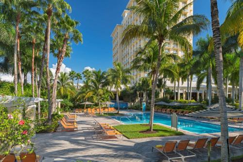 Bazén v ubytovaní Hyatt Regency Coconut Point Resort & Spa Near Naples alebo v jeho blízkosti