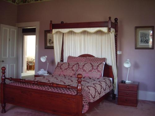 Postel nebo postele na pokoji v ubytování Lucinda B&B