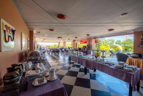 Restoranas ar kita vieta pavalgyti apgyvendinimo įstaigoje Angkor Panoramic Boutique Hotel