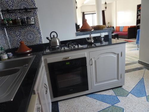 Cuisine ou kitchenette dans l'établissement Dar Nezha