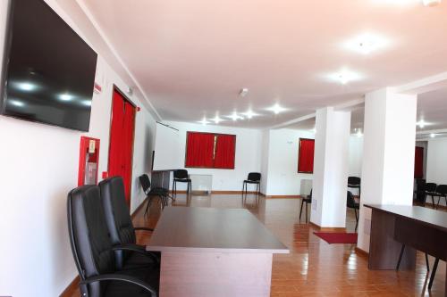 Μια τηλεόραση ή/και κέντρο ψυχαγωγίας στο Hotel Insula
