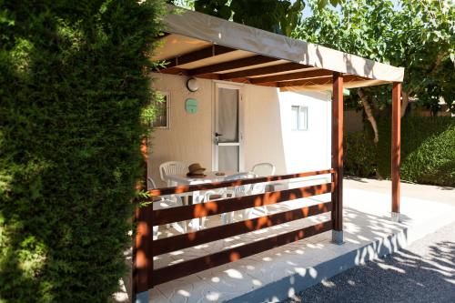 Das Gebäude in dem sich der Campingplatz befindet