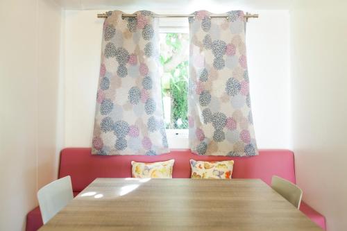 Ein Sitzbereich in der Unterkunft Camping Platja Cambrils
