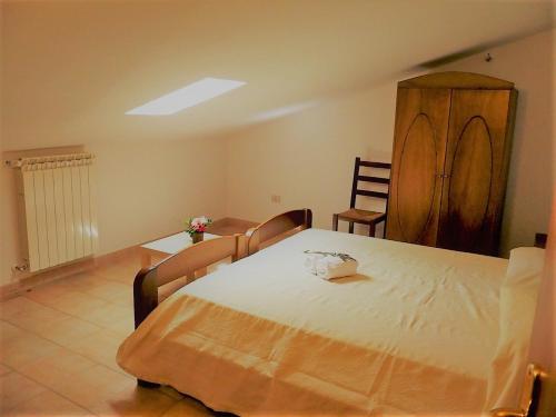a bedroom with a bed and a table and chairs at Agriturismo Il Regio Tratturo in Baselice
