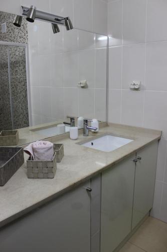 Bilik mandi di Pedras Del Rei Studio