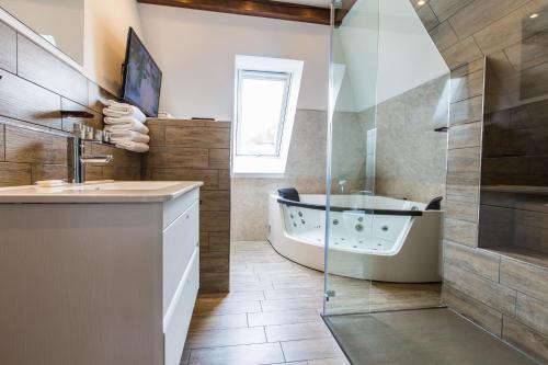 Ein Badezimmer in der Unterkunft Adelhoff