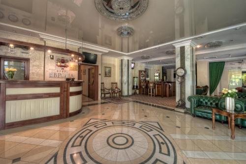 Lobbyn eller receptionsområdet på Europe Hotel