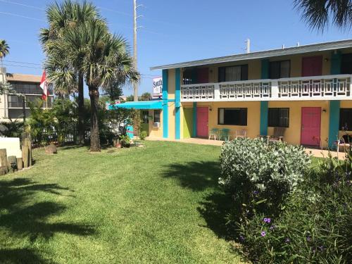 a building with a lawn in front of it at South Beach Inn - Cocoa Beach in Cocoa Beach