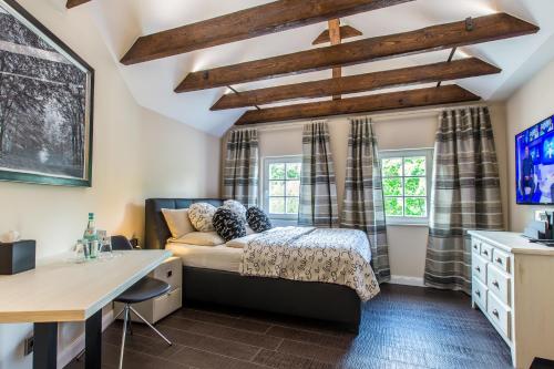 a bedroom with a bed and a desk at Adelhoff in Osnabrück