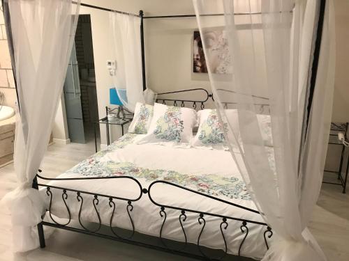 a bedroom with a black canopy bed with curtains at Hotel Castillo Bonavía in Pedrola