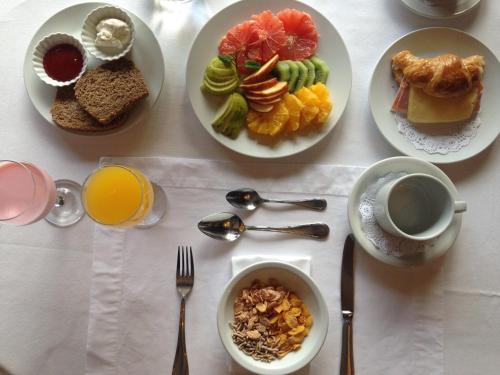 Comida en o cerca de este hotel