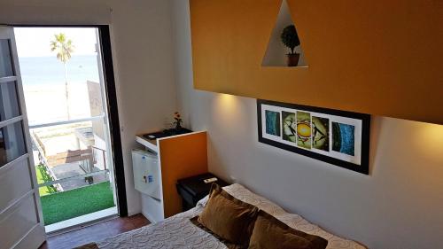Una cama o camas en una habitación de Hostería Miramar