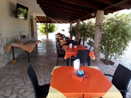 Een restaurant of ander eetgelegenheid bij B&B Parcomonsignore