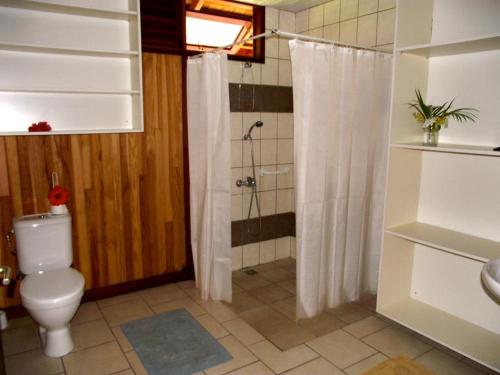 Un baño de Vaianae Lodge