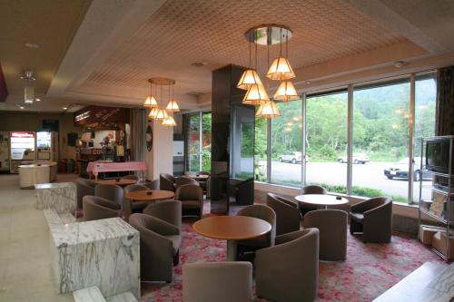 Ruang duduk di Kidoike Onsen Hotel
