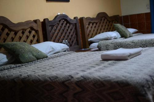 Una cama o camas en una habitación de Hotel La Casona