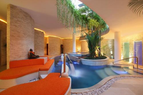 Bazén v ubytování Pullman Bali Legian Beach nebo v jeho okolí