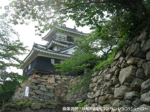 a building on top of a stone wall at Grand Hotel Hamamatsu in Hamamatsu