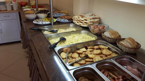 Galeriebild der Unterkunft Hotel Black Sea - Breakfast, Pool & Free Parking in Obsor