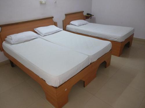 Hotel Suryaにあるベッド