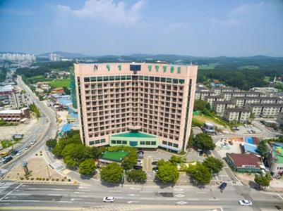 a large building with a large clock on it at Ilsung Condo Namhan River in Yeoju
