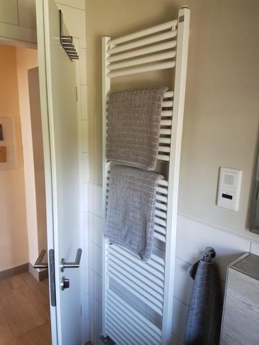 a bathroom with a towel hanging on a towel rack at Ferienapartment MIA in Fritzlar