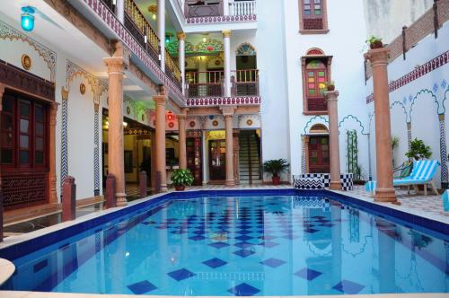 Πισίνα στο ή κοντά στο Hotel Vimal Heritage