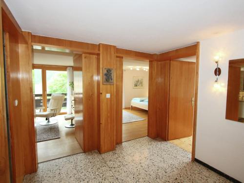 Modern Holiday Home with Mountain Viewにあるベッド