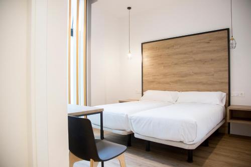 Postel nebo postele na pokoji v ubytování Somn Hipsuites Zarautz