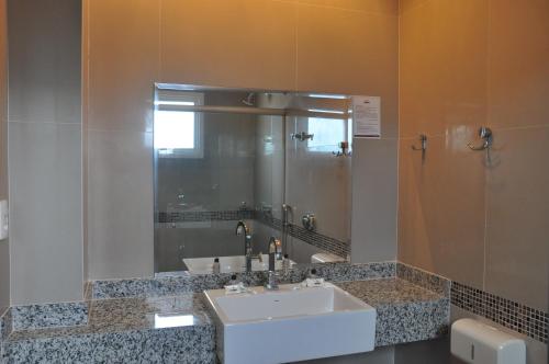 Ένα μπάνιο στο Kamur Plaza Hotel