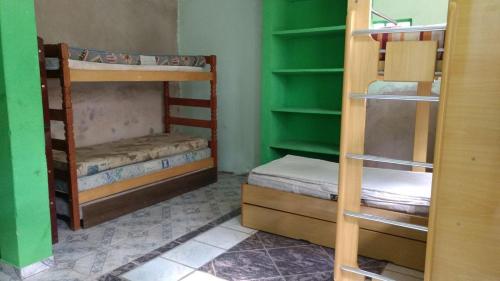a room with three bunk beds in a room at Pousada Tutubarao in Itirapina