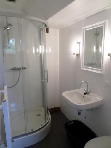 Kylpyhuone majoituspaikassa B & B De Pimpelmees
