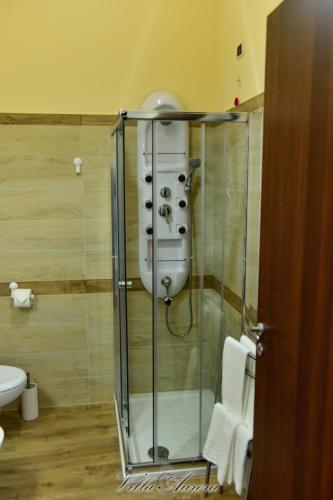 a shower stall in a bathroom with a toilet at Villa Aurora in Villanova del Battista