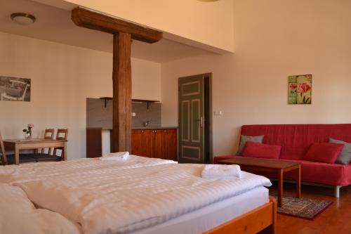 Postel nebo postele na pokoji v ubytování Penzion Dvůr Krasíkov