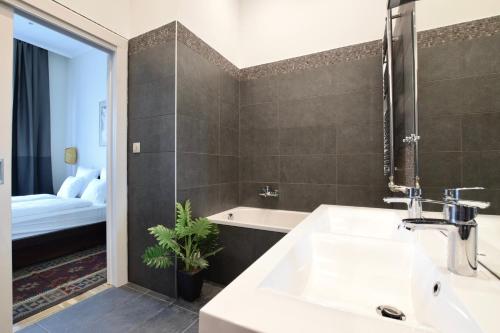 Gallery image of Luxury Apartment by Hi5 - Király street Suite in Budapest