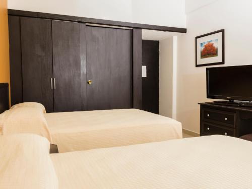Katil atau katil-katil dalam bilik di Hotel Miraflores Villahermosa