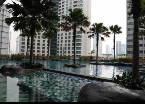 Luxurious 2 BR Apartment on Sudirman Rd in Central Jakarta 내부 또는 인근 수영장