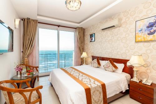 Postel nebo postele na pokoji v ubytování Romeliess Hotel