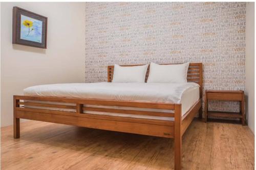 Una cama o camas en una habitación de 藍鷺鷥民宿