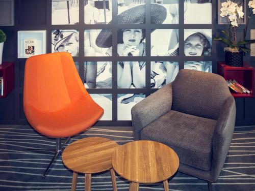 Χώρος καθιστικού στο Mercure Honfleur