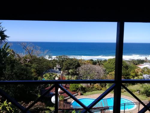 a view of the ocean from a window at Wailana lodge in Ramsgate