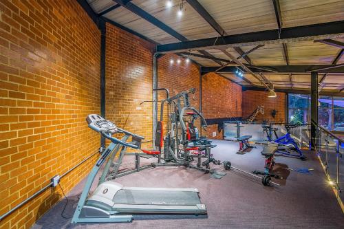 Spordikeskus ja/või sportimisvõimalused majutusasutuses Sunrock Guesthouse