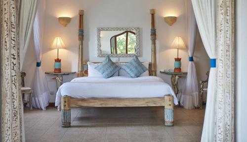Кровать или кровати в номере Tamarind Village Hotel Apartments