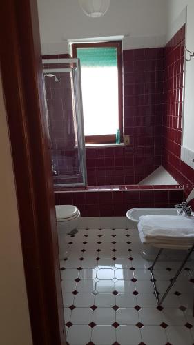 a bathroom with a tub and a toilet and a window at Il Rifugio B&B Capri in Anacapri