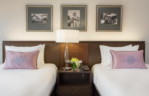 The Sukosol Hotelにあるベッド
