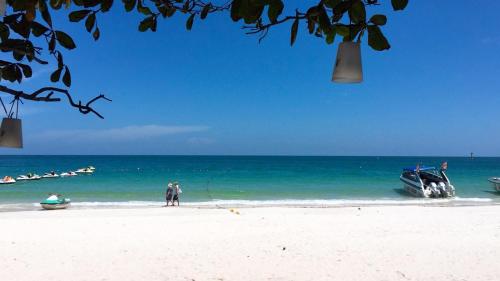 A beach at or near a panziókat